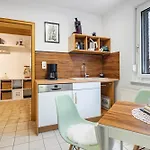 Haus-landzeit شقة *